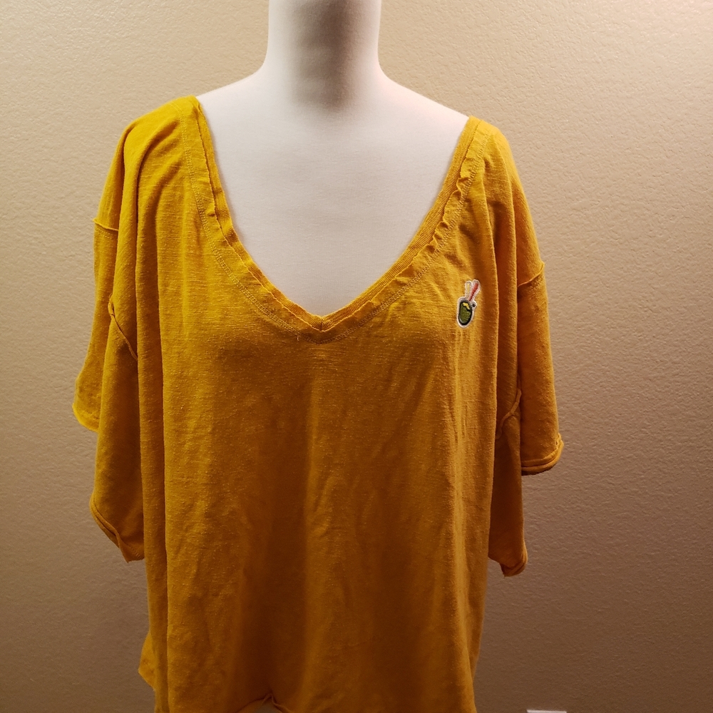 🧁Free People size M. Yellowish / orange tee shirt